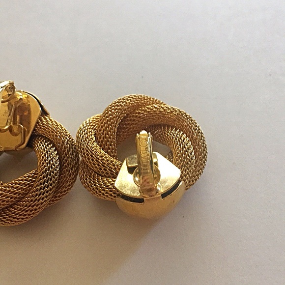 Vintage Avon Mesh Clip on Earrings - Picture 4 of 4